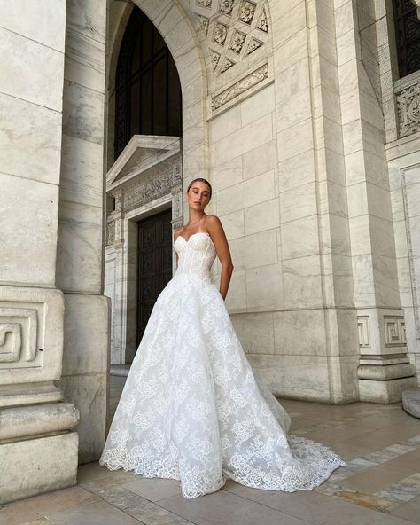 Monique Lhuillier Bride on Instagram: “Regal Elegance 🤍 #moniquelhuillier #mlbride #mlspring22bridal #fleurdelis” Monique Lhuillier Wedding, Monique Lhuillier Wedding Dress, Monique Lhuillier Bridal, Pretty Wedding Dresses, Lace Ball Gowns, Dream Wedding Ideas Dresses, Monique Lhuillier, Wedding Mood, Online Wedding Dress