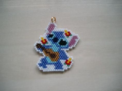 Bead Characters, Beaded Critters, Seed Bead Art, Pokemon Bead, Miyuki Beads Pattern, Seed Bead Projects, Beaded Charms, Art Perle, Diy Jewelry Projects