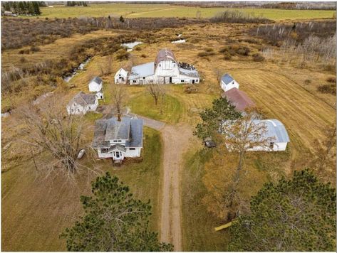 1946 Minnesota Hobby Farm For Sale on 40 Acres $249,900 - Country Life Dreams Updated Farmhouse, 40 Acres, Life Dreams, Mini Farm, Hobby Farm, Hobby Farms, Rural Life, Horse Farms, Enjoy Nature