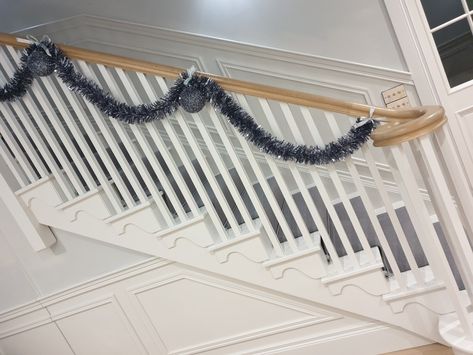 Tinsel Staircase, Boa Christmas Tree Garland, Stair Garland With Ribbon, Norfolk Garland Stairs, Garland Staircase, Silver Tinsel Chandelier, Christmas Staircase Decor, Christmas Staircase, Tinsel Garland