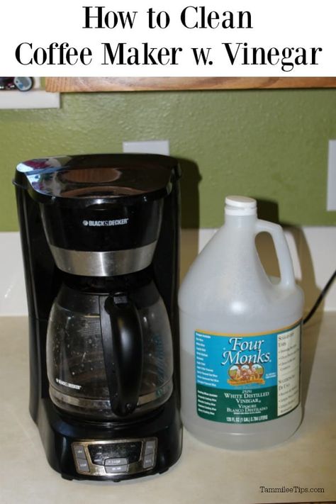 Diy Coffee Maker, Clean Coffee Maker, Clean A Coffee Maker, Coffee Pot Cleaning, Baking Soda Health, Clean Coffee, Coffee Maker Cleaning, Baking Soda Benefits, Baking Powder Uses