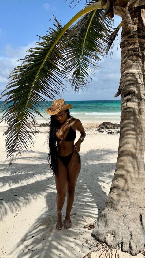 Vacay Pictures, Vacation Outfits Women, Cute Vacation Outfits, Flipagram Instagram, Hair Mistakes, Summer Picture Poses, Shotting Photo, Red Light District, Vacation Mood