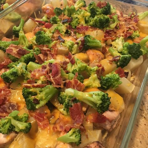 Chicken Potato Bake, Broccoli And Potatoes, Broccoli Bake, Bacon Potato, Potato Bake, Chicken Potatoes, Dinner Entrees, Easy Casserole Recipes, Quick Dinner Recipes