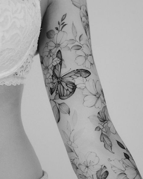 Butterfly Sleeve Tattoo, Butterfly Tattoos On Arm, Feminine Skull Tattoos, Flower Tattoo Arm, Floral Tattoo Sleeve, Flower Tattoo Sleeve, Tatuaje A Color, Floral Tattoo Design, Butterfly Tattoo Designs