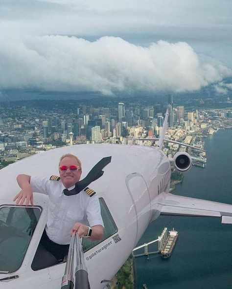 Selfie of the year Airplane Meme, Plane Memes, Airplane Humor, Image Moto, Funny Photos, Cali, Airplane View, Selfies, Travel Destinations