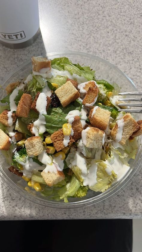 Salad Aesthetic Instagram, Ensalada Aesthetic, Chicken Salad Aesthetic, Salad Aesthetic, Financial Prosperity, Healthy Food Inspiration, Financial Security, Healthy Food Dishes, Food Therapy