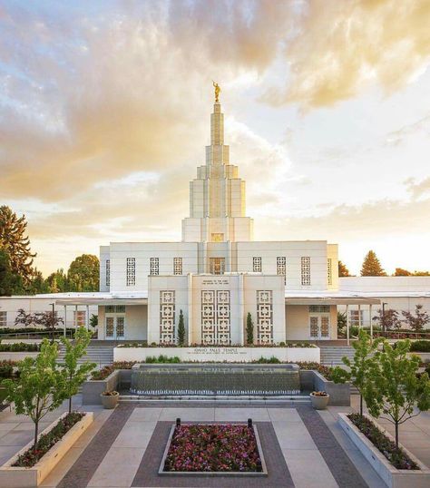 Idaho Falls Lds Pictures, Lds Church History, Idaho Falls Temple, Lds Temple Pictures, Later Day Saints, Mormon Temples, Temple Pictures, Let There Be Light, Ancient Greek Architecture