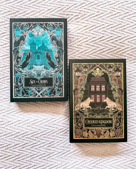 💭 Have you ever bought a special edition before reading the book?! Guilty 🙋🏼‍♀️ How gorgeous is the Owlcrate Edition The Six of Crows Duology by Leigh Bardugo. #thesixofcrows #owlcrate #specialedition #shadowandbone #bookcollecting #fantasybooks #yabooks #kazbrekker #bookhygge Six Of Crows Special Edition, Book Binding Design Cover, Six Of Crows Book Cover, The Six Of Crows, Book Binding Design, Special Edition Books, Crow Books, Book Binding Diy, Dark Academia Fashion