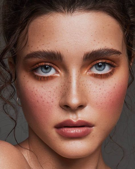 blush is everything Freckles Makeup, Makeup Drawing, 얼굴 드로잉, Natural Makeup Tutorial, Makeup Tutorial For Beginners, Makeup Photography, Light Skin, Beauty Videos, Beauty Trends