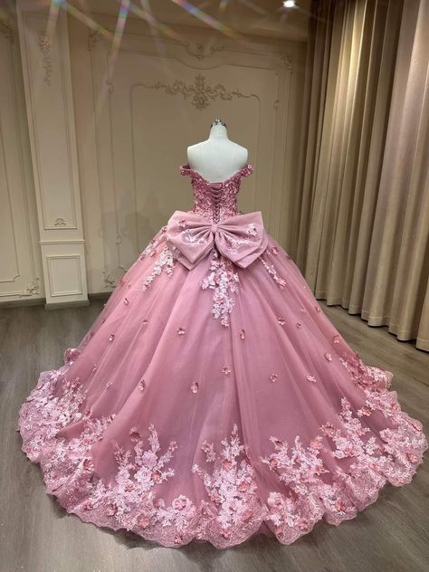 Pastel Pink Sweet 16 Dress, Dusty Rose Quince Dress, Rose Gold Quince Theme, Quince Dark Red, Quinceanera Themes Pink, Pink Prom Ideas, Pink Debut Gown, Small Quince Dresses, Cute Quinceanera Dresses