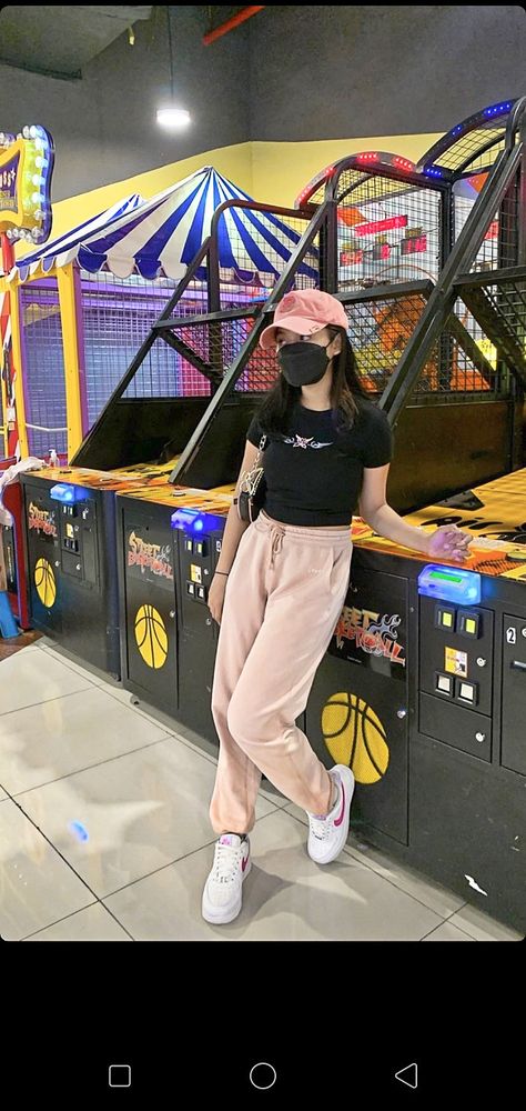 Gaya Swag Korea, Outfit Jogger Hijab, Ide Outfit Simple, Ootd Jogger, Otdd Outfit, Celana Jogger Wanita, Casual Hijab Outfit, Style Korea, Causual Outfits