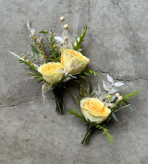 Yellow Rose Buttonhole, Yellow Boutonniere, Yellow Wedding Decorations, Prom Flowers Corsage, Hoco Pics, White Boutonniere, Prom Flowers, Flower Corsage, Cute Prom Dresses