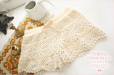 *Free Crochet Pattern:  Lace Shorts by Angie Hearts Diy Lace Shorts, Groovy Crochet, Patterned Dress Pants, Crochet Shorts Pattern, Crochet Lingerie, Crochet Lace Shorts, Crochet Bathing Suits, Crochet Bottoms, Crochet Pants