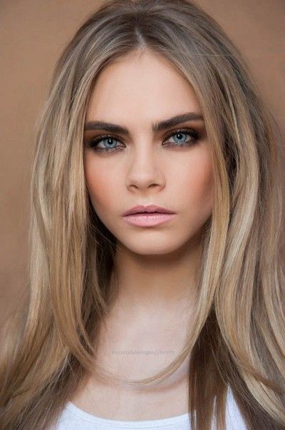 Light Hair Dark Eyebrows, Tmavý Blond, Brown Hair Pale Skin, Dirty Blonde Hair Color Ideas, Pale Skin Hair Color, Hair Pale Skin, Beige Blond, Dark Eyebrows, Dark Blonde Hair Color