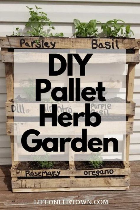 Pallet Planter Ideas, Pallet Herb Garden, Patio Herb Garden, Herb Garden Pallet, Herb Garden Planter, Outdoor Herb Garden, Herb Wall, Planter Project, Diy Herb Garden