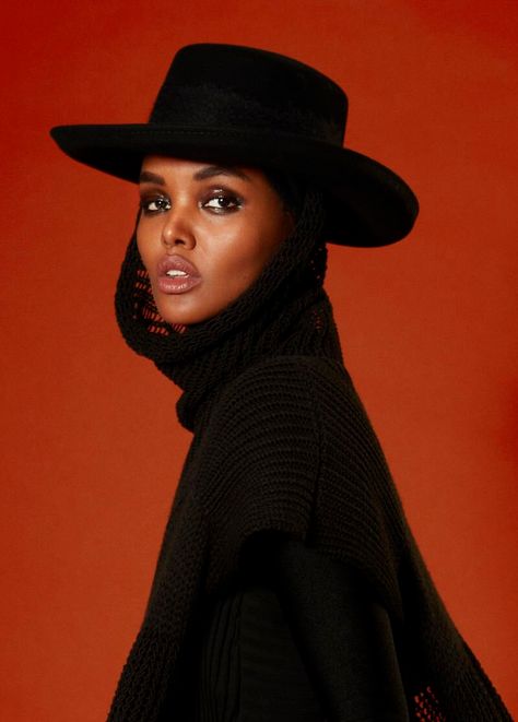 Halima Aden, Mother Outfit, Photo Hacks, Ootd Ideas, Img Models, Fashion Photography Inspiration, Beauty Shoot, Photoshoot Concept, Trik Fotografi