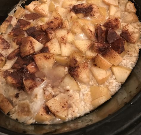 Protein Gingerbread, Erin Oprea, Crockpot Oatmeal, Collagen Recipes, Apple Cinnamon Oatmeal, Breakfast Oatmeal Recipes, Slow Cooker Apples, Cinnamon Oatmeal, Vital Proteins