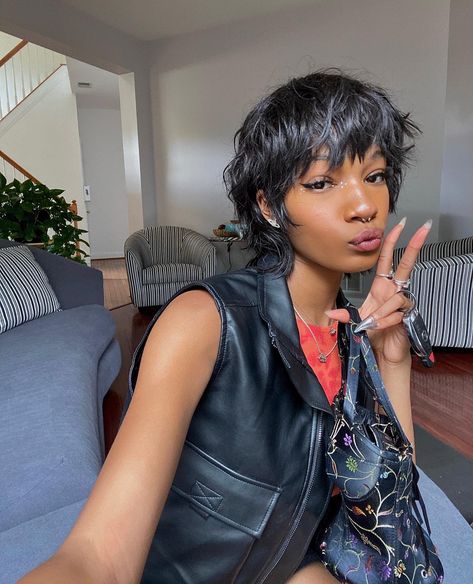 Mullet Wig, Short Curly Wigs, Mullet Hairstyle, Cut My Hair, Hair Inspo Color, Grunge Hair, Wigs For Black Women, Black Girls Hairstyles, Aesthetic Hair