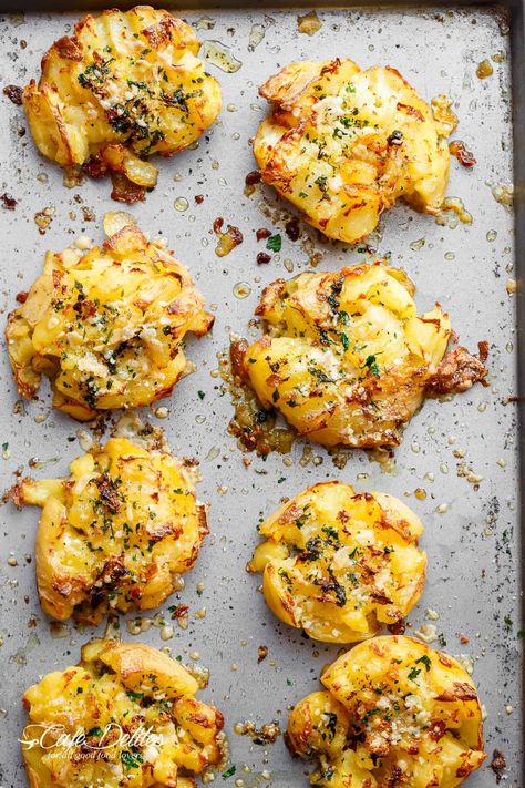 Crispy Garlic Butter Parmesan Smashed Potatoes Parmesan Smashed Potatoes, Baby Potato Recipes, Smashed Potatoes Recipe, Weekly Menu Plan, Crispy Smashed Potatoes, Crispy Garlic, Potato Sides, Smashed Potatoes, Menu Plan