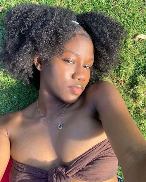 Type 4 Hairstyles, 4b Hairstyles, Jamaican Girl, Girl Picnic, 4 Hairstyles, Brown Skin Girl, Pretty Dark Skin, 4b Hair, Natural Afro