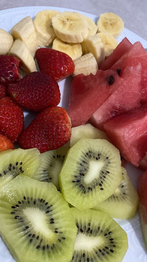 Fruits Asthetic Picture, Mojito Strawberry, Healthy Lunch Snacks, Asthetic Picture, Healthy Lifestyle Food, Vegan Meal Prep, Tasty Bites, Lunch Snacks, Food Obsession