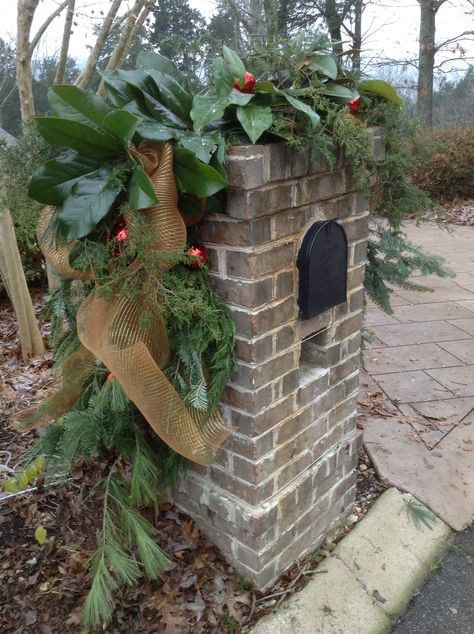 Christmas Mailbox Decoration - Antique Gold Deco Mesh and Red Ornaments decorate this brick mailbox covered in lush Evergreens and Magnolia. Christmas Mailbox Decor, Mailbox Christmas Decorations, Christmas Mailbox Decorations, Christmas Exterior, Stone Mailbox, Brick Mailbox, Christmas Mailbox, Diy Mailbox, Southern Christmas