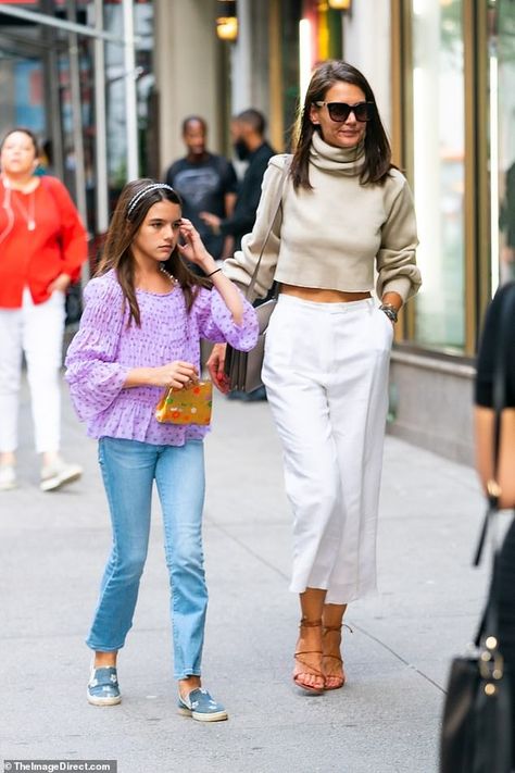 Katie Holmes rocks crop top with Suri Cruise after ex Jamie Foxx denies he's dating 21-year-old | Daily Mail Online Katie Holmes Style, Suri Cruise, White Slacks, Color Board, Business Casual Work, Cruise Outfits, Katie Holmes, Celebrity Street Style, Celebrity Look