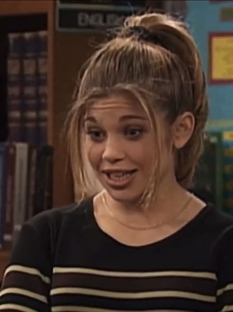 Topanga Lawrence Makeup, Topanga Lawrence Hairstyles, Topanga Hairstyles, 80s 90s Hairstyle, Topanga Short Hair, Topanga Lawrence Hair Short, Topanga Lawrence Haircut, Danielle Fishel 90s, Topanga Lawrence Aesthetic