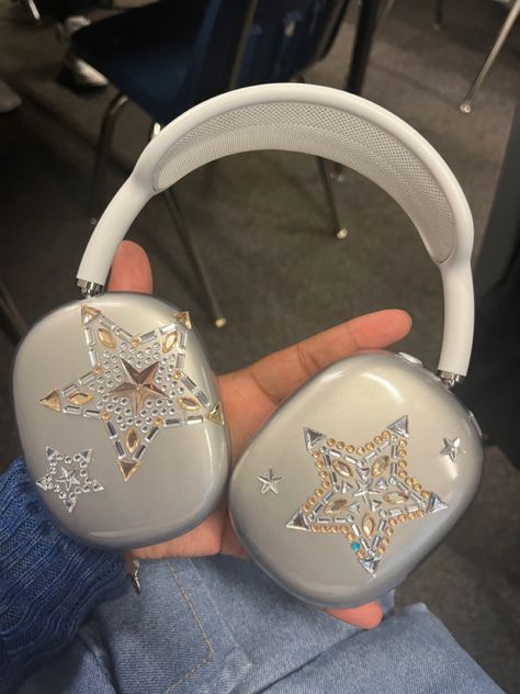 Bedazzled Airpods max inspo Headphone Decoration, Cute Headphones, Mia 3, Love Stars, 가을 패션, Star Girl, Apple Products, Things To Buy, Mood Board