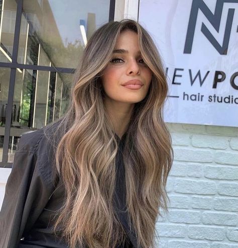 Light Brown Hair Shades, Brown Hair Inspiration, Rambut Brunette, Brown Hair Looks, Brown Hair Inspo, Brunette Hair With Highlights, Hair Color Light Brown, Brown Hair Balayage, Hair Inspiration Color