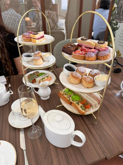 Afternoon Tea Aesthetic, Tea Party Menu, Afternoon Tea Tables, Tea Time Party, English Afternoon Tea, Vintage Tea Parties, Tea Aesthetic, English Tea Party, Elegant Food