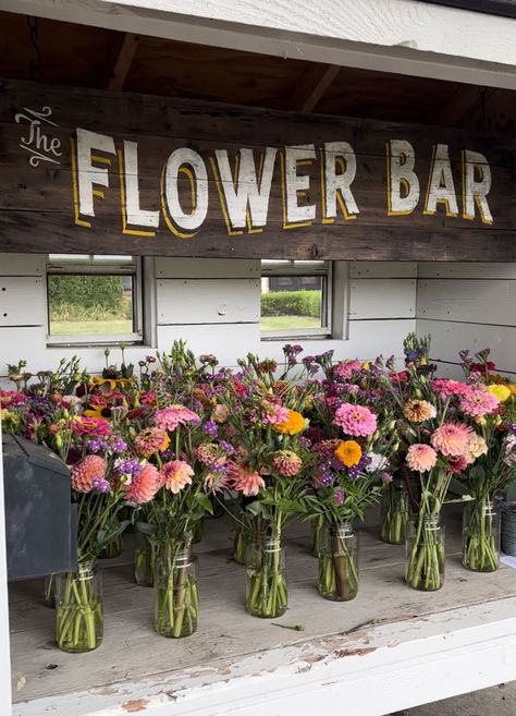 Flower Farm Ideas, How To Have A Flower Farm, Flower Farm Aesthetic, Flower Farm Stand, Flower Farm Name Ideas, Flower Farm Business Plan, Farmers Market Flower Display, You Pick Flower Farm, Lilac Field