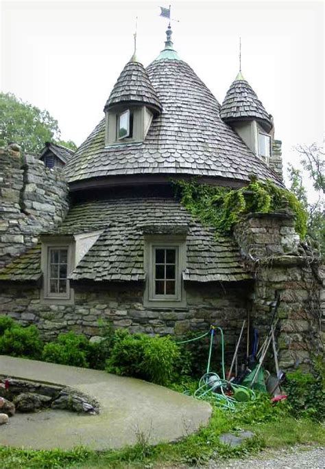 Voice Of Nature, Casa Hobbit, Storybook House, Fairytale House, Storybook Homes, Stone Cottages, Storybook Cottage, Unusual Homes, Castle House