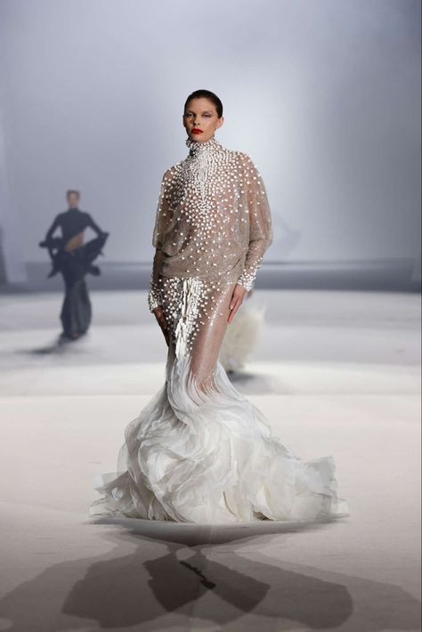 Stephanie Rolland, Stephane Rolland Couture, Futuristic Clothes, China Building, Julien Fournié, Couture 2024, Second Dress, Haute Couture Paris, Fall Couture