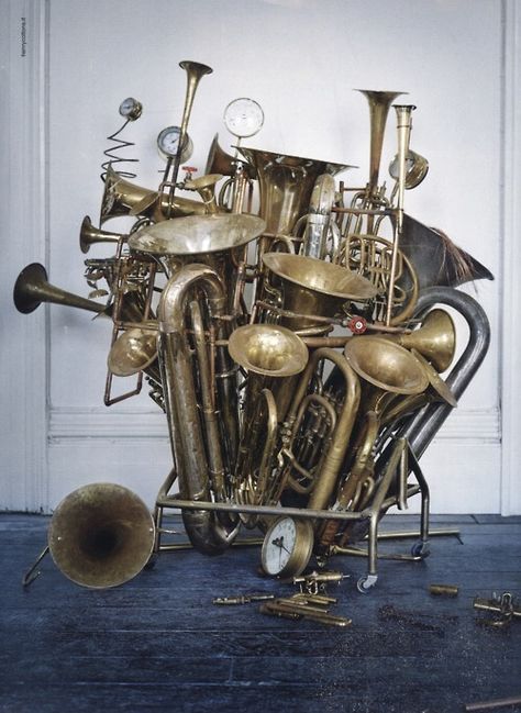 Mass of brass instruments...trumpets. #art #cool #music #instruments Brass Band Instruments, Brass Musical Instruments, Jazz Instruments, Cool Music, Instruments Art, Brass Instrument, Music Visualization, Brass Instruments, Woodwind Instruments