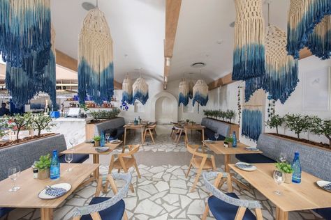 Restaurant Wall Design, Greek Cafe, Bar Restaurant Design, Architecture Restaurant, Cosy Cafe, Mediterranean Interior Design, Mediterranean Interior, Bar Design Awards, Decoration Restaurant