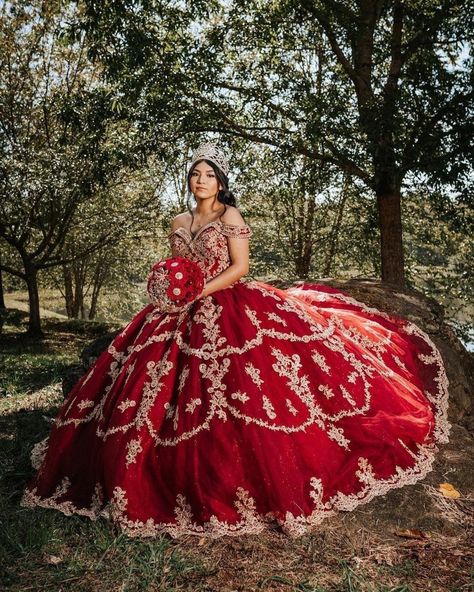 Xv Dresses Red, Red Quinceanera Dresses With Gold, Red Gold Quince, Quinceanera Dresses Maroon, Red And Gold Quinceanera Dresses, Red Quince Dress, Red Sweet 16, Red Quinceanera Ideas, Burgundy Quinceanera Dresses