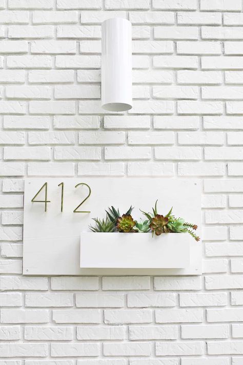 Modern House Number Planter Exterior Modern House, Planter Box Plans, Diy Planter Box, Exterior Signage, Exterior Modern, Modern House Number, Diy Porch, Address Numbers, Modern Outdoor Furniture