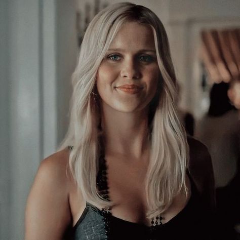 Rebekah Mikaelson Smile, The Vampire Diaries Rebekah, Rebekah Mikaelson Icons, The Originals Rebekah, Sara Canning, Vampire Diaries Rebekah, Mikaelson Aesthetic, Rebekah Mikaelson, Movie Aesthetic