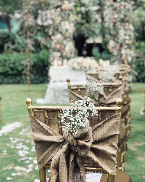 Spotted: Eco - Friendly Decor Ideas For Your Wedding! #shaadiwish #indianwedding #decor #weddingdecorations #decorideas #weddingdecor #decoratingideas Sustainable Wedding Decor, Rustic Photo Booth, Mehendi Decor Ideas, Minimalist Wedding Decor, Wedding Chair Decorations, Mandap Decor, Wedding Decor Ideas, Sustainable Decor, Sustainable Wedding