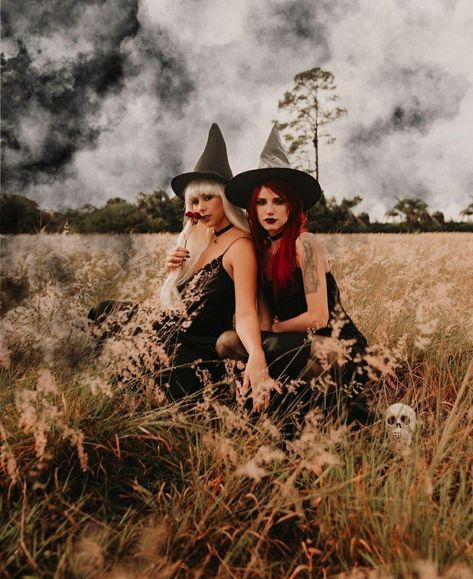 Witch Sisters Photoshoot, Halloween Themed Best Friend Photo Shoot, Witchy Sister Photoshoot, Best Friend Graveyard Photoshoot, Witchy Friend Photoshoot, Witchy Coven Photoshoot, Sister Halloween Photo Shoot, Witchy Best Friend Photoshoot, Plus Size Best Friend Photoshoot