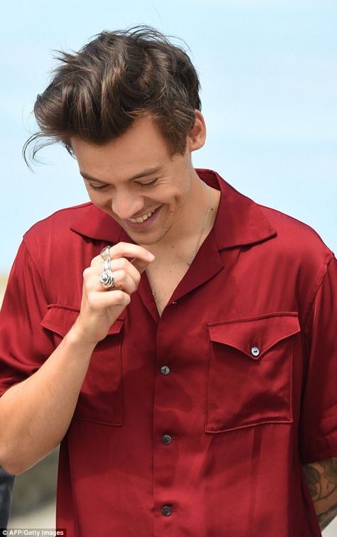 Harry Styles Dimples, Harry Styles Dunkirk, Gambar One Direction, Harry Styles Nails, Triumph Street Triple, Bruce Weber, Harry Styles Imagines, Putao, Harry Styles Cute