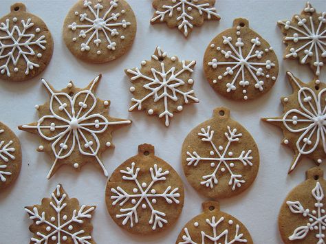 Christmas cookies by Look at my photos, via Flickr Jul Kaka, How To Make Gingerbread, Christmas Biscuits, Snowflake Cookies, White Icing, Ginger Cookies, Xmas Cookies, Cookies Decorated, Christmas Cooking