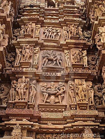 Temple in Khajuraho. Madhya Pradesh Khajuraho Sculpture, Khajuraho Temple, Historical Temples, Storm Wallpaper, Historical Sculptures, Masonic Art, Ancient Indian Art, Ancient Indian Architecture, Ancient History Facts