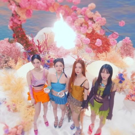 Underwater Theme, Better Things, Music Aesthetic, Mermaid Fashion, Childrens Art, Aesthetic Backgrounds, Kpop Girl Groups, Summer Aesthetic, Aesthetic Fashion