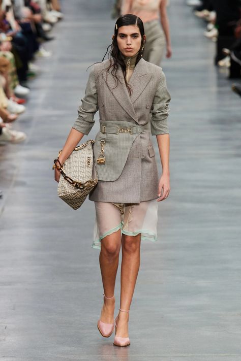 Fendi Fall 2022, Fendi Dress, Fendi Fashion, Zara Outfit, Business Casual Outfits For Work, Pinterest Closet, Winter 2022, Fall 2022, Trend Forecasting