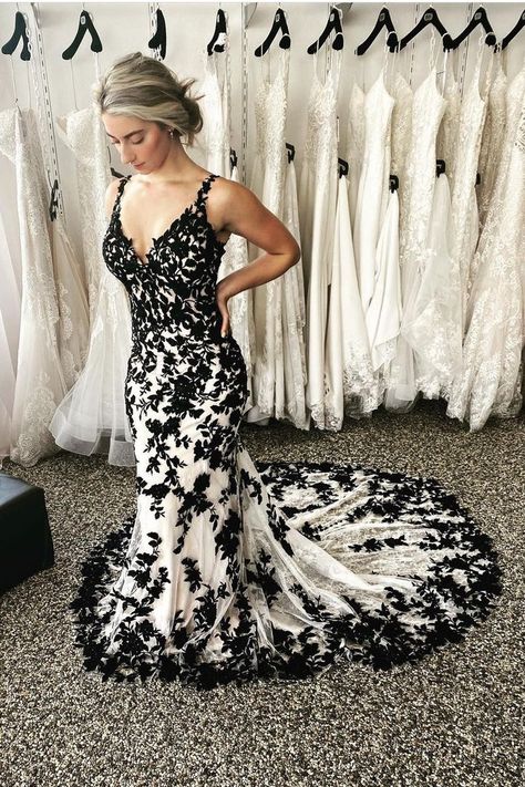 Ivory And Black Wedding, Dye Wedding Dress, Black Lace Wedding Dress, Black Lace Wedding, Wedding Royal, Black Wedding Dress, Gown Ideas, Exquisite Gowns, Goth Wedding