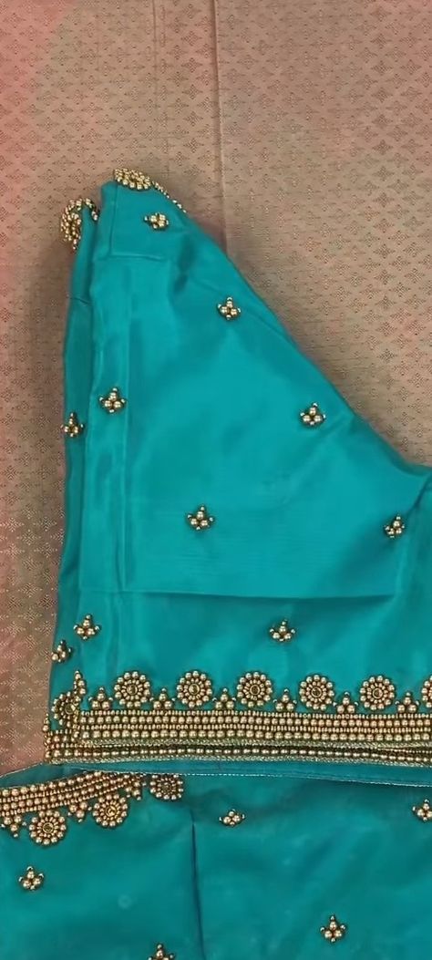 Aari Work Blouse Design Images, Latest Simple Blouse Designs, Simple Aari Blouse Designs, Thread Aari Work, Simple Aari Design, Very Simple Aari Work Blouse Design, Simple Maggam Work Designs, Aari Thread Work, Puff Sleeve Blouse Pattern