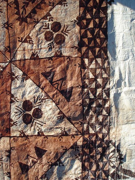 Tongan Ngatu (tapa cloth) shows   Manulua old motif depicts either bird or flower  Fakafo'ihea depicts the eyes of coconut or is it an abstract of male/ female reproductive organs? Tongan Culture, Tonga Island, Art Island, Tapa Cloth, Polynesian Art, South Pacific Islands, Samoan Tattoo, Polynesian Designs, Hawaiian Art