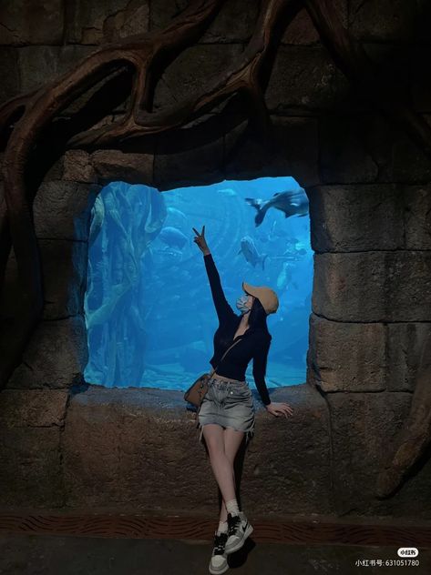 Aquarium Outfit Ideas, Aquarium Aesthetic, Aquarium Photos, Aquarium Pictures, Aesthetic Photo Ideas, Yoongi Jimin, Photography Ideas At Home, Out Of Your Mind, Fairytale Photography